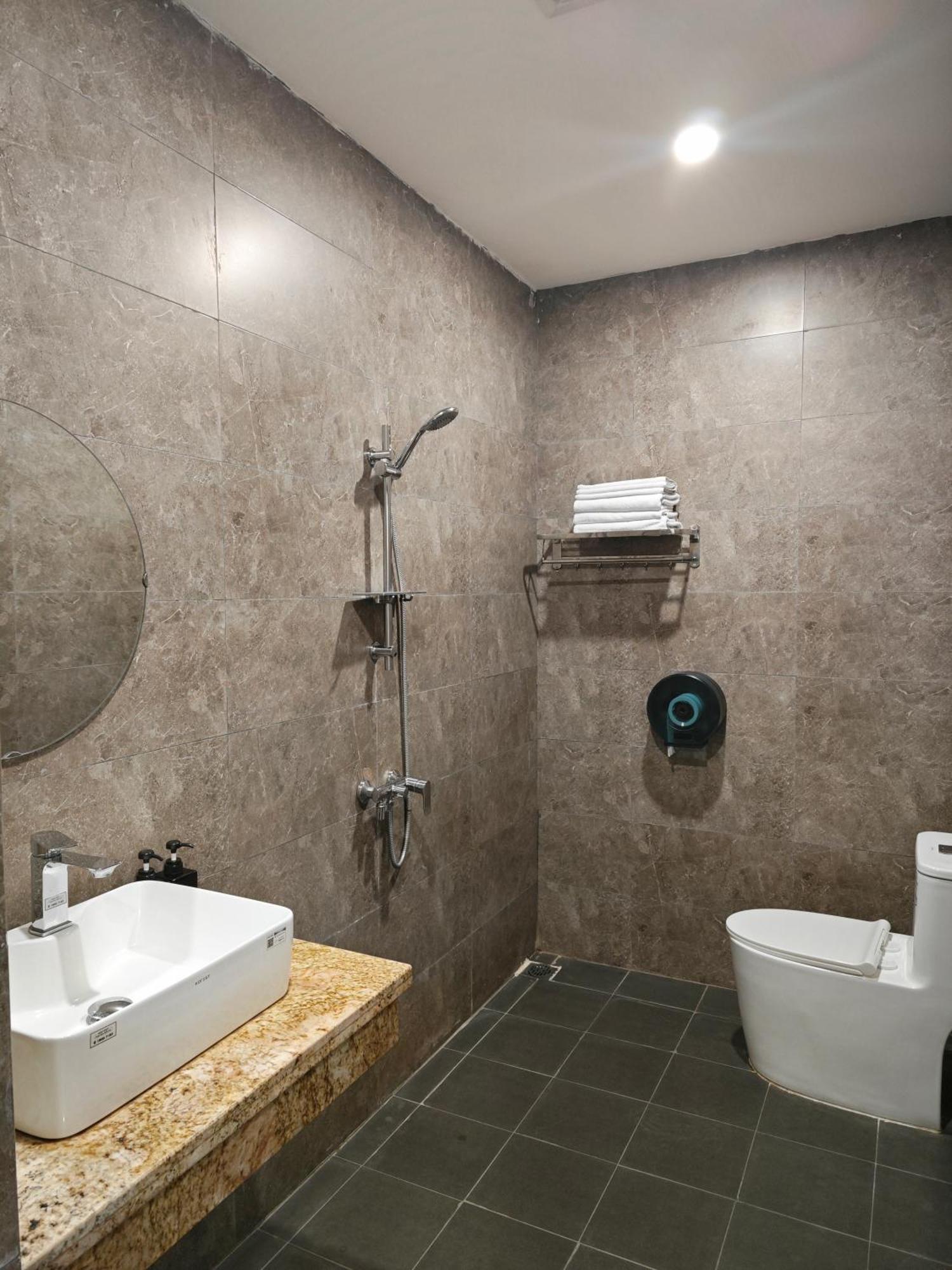 Vinh Yen Kim Thanh Hotel, Vinh Phuc - Near Heron Lake Golf, Dam Vac מראה חיצוני תמונה